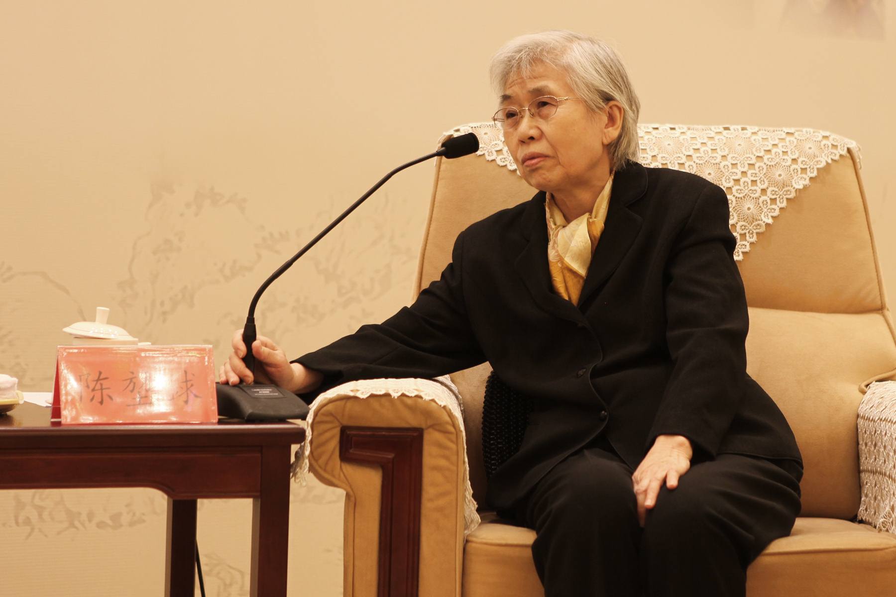 王選夫人陳堃銶發言